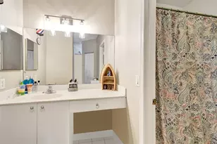 219 Riverwalk Cir, Sunrise, FL 33326 - Photo 14