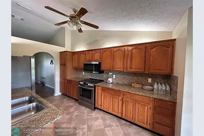 2232 SE Longhorn Ave, Port Saint Lucie, FL 34952 - Photo 16