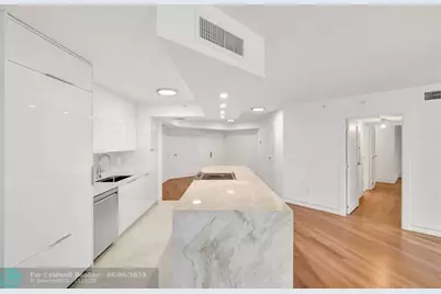 6301  Collins Ave, Unit #1007, Miami Beach, FL 33141 - Photo 14