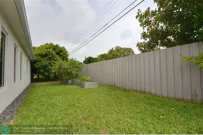 1911 NE 41st St, Oakland Park, FL 33308 - Photo 46