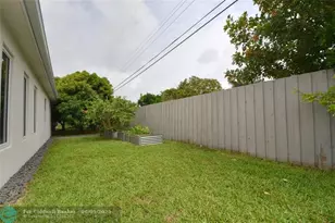 1911 NE 41st St, Oakland Park, FL 33308 - Photo 46