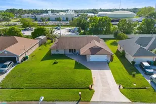 886 S E O'Donnell Ln, Port Saint Lucie, FL 34983 - Photo 4