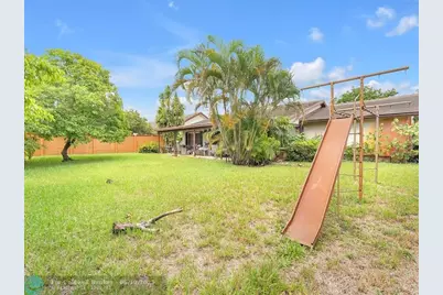 20100 NE 10th Place Way, Miami, FL 33179 - Photo 10