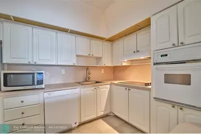 19390  Collins Ave, Unit #212, Sunny Isles Beach, FL 33160 - Photo 4