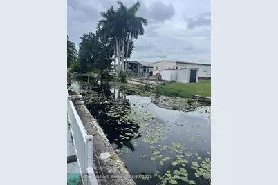 1888 SW 85th Ave, Davie, FL 33324 - Photo 2