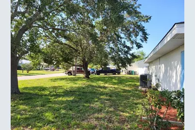 702 SW Belmont Cir, Port Saint Lucie, FL 34953 - Photo 10