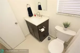 8225 Sunrise Lakes Blvd, Sunrise, FL 33322 - Photo 24