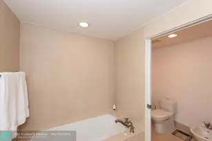 6899 Collins Ave, Miami Beach, FL 33141 - Photo 14