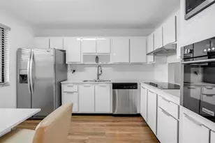 170 Lakeview Dr, Weston, FL 33326 - Photo 4