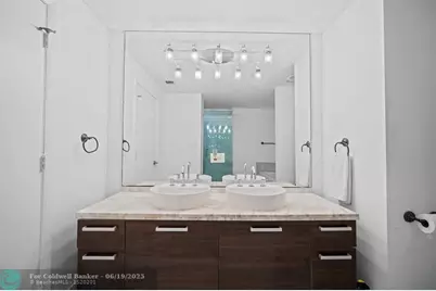 244  Biscayne Blvd, Unit #2210, Miami, FL 33132 - Photo 14