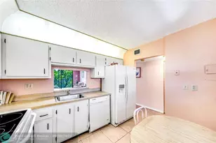 2860 Somerset Dr, Lauderdale Lakes, FL 33311 - Photo 10