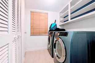 545 Oaks Ln, Pompano Beach, FL 33069 - Photo 1