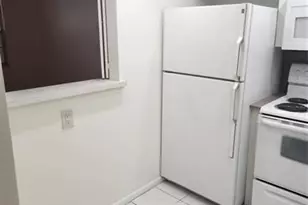 218 Farnham J, Deerfield Beach, FL 33442 - Photo 2