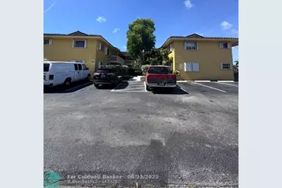 890 NW 39th St, Unit #8, Oakland Park, FL 33309 - Photo 1