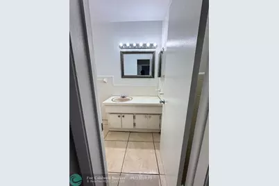 890 NW 39th St, Unit #8, Oakland Park, FL 33309 - Photo 8