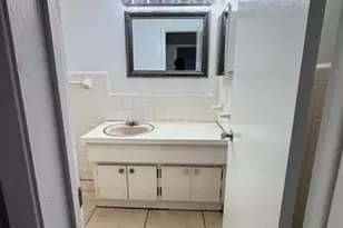 890 NW 39th St, Oakland Park, FL 33309 - Photo 8