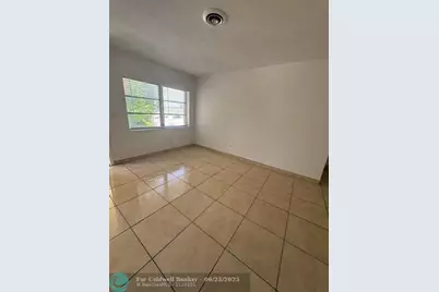 890 NW 39th St, Unit #2, Oakland Park, FL 33309 - Photo 4