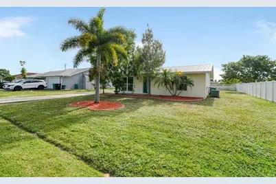 118 SW Ray Avenue, Port Saint Lucie, FL 34983 - Photo 4