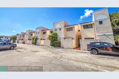 225 SE 11th Ave, Unit #225, Pompano Beach, FL 33060 - Photo 2