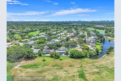 5421 N 36th Ct, Hollywood, FL 33021 - Photo 10