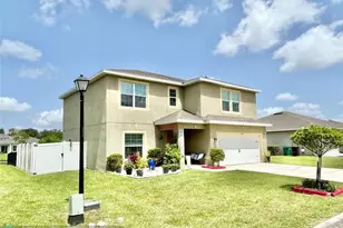5255 Oakland Lake Cir, Fort Pierce, FL 34951 - Photo 2