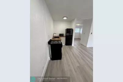 2213  Lincoln St, Unit #4, Hollywood, FL 33020 - Photo 2