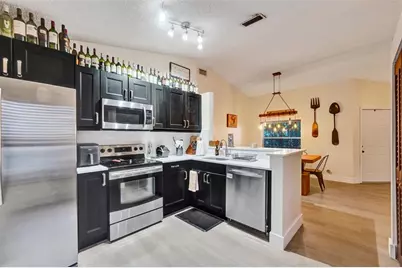 895 SW 180th Ter, Pembroke Pines, FL 33029 - Photo 6