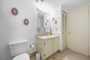 1301 NE 7th St, Hallandale Beach, FL 33009 - Photo 16