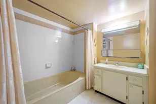 1301 NE 7th St, Hallandale Beach, FL 33009 - Photo 20