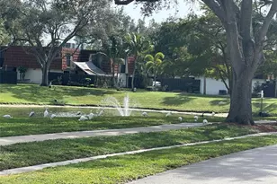 2095 White Pine Cir, Greenacres, FL 33415 - Photo 14