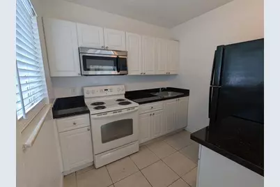 701 SW 14th Ave, Unit #4, Fort Lauderdale, FL 33312 - Photo 4