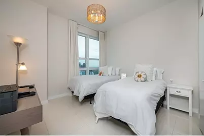 950  Brickell Bay Dr, Unit #5205, Miami, FL 33131 - Photo 14