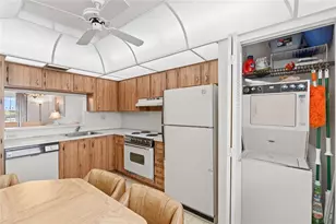 900 Colony Point Cir, Pembroke Pines, FL 33026 - Photo 10