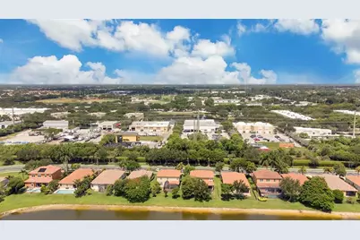 3460  Princeton Dr, Wellington, FL 33414 - Photo 32