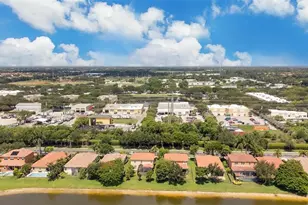 3460 Princeton Dr, Wellington, FL 33414 - Photo 32