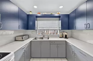 10145 Sunrise Lakes Blvd, Sunrise, FL 33322 - Photo 20