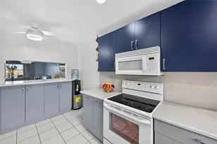 10145 Sunrise Lakes Blvd, Sunrise, FL 33322 - Photo 22