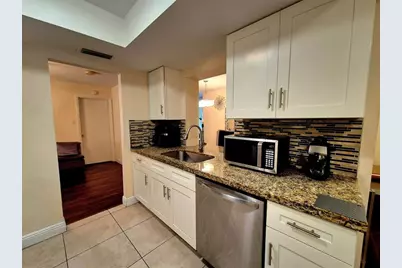 1390 NW 70th Ln, Margate, FL 33063 - Photo 14