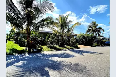 1390 NW 70th Ln, Margate, FL 33063 - Photo 2