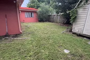 9281 Martinique Dr, Miami, FL 33189 - Photo 20