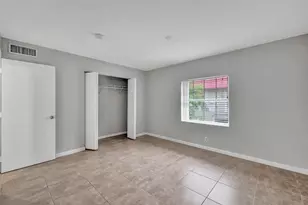 555 SE 8th St, Deerfield Beach, FL 33441 - Photo 6