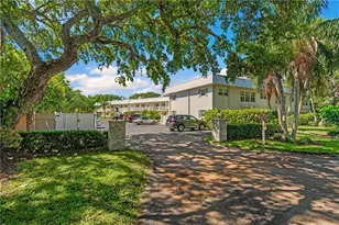 900 Jasmine Ln, Vero Beach, FL 32963 - Photo 2