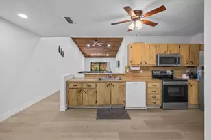 8337 NW 37th Pl, Sunrise, FL 33351 - Photo 8