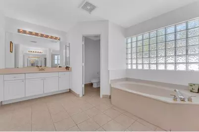 2028 SW 176th Ter, Miramar, FL 33029 - Photo 16