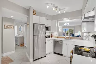 2208 S Cypress Bend Dr, Pompano Beach, FL 33069 - Photo 2