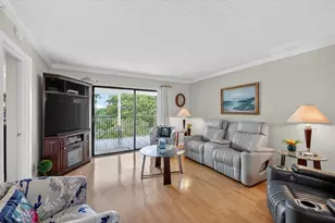 2205 S Cypress Bend Dr, Pompano Beach, FL 33069 - Photo 14