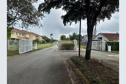 18476 NW 52nd Path, Miami Gardens, FL 33055 - Photo 4