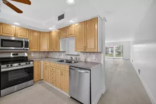 2902 Victoria Cir, Coconut Creek, FL 33066 - Photo 4