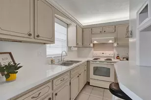 1300 N 12th Ct, Hollywood, FL 33019 - Photo 12