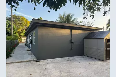 2739  Lincoln St, Hollywood, FL 33020 - Photo 2